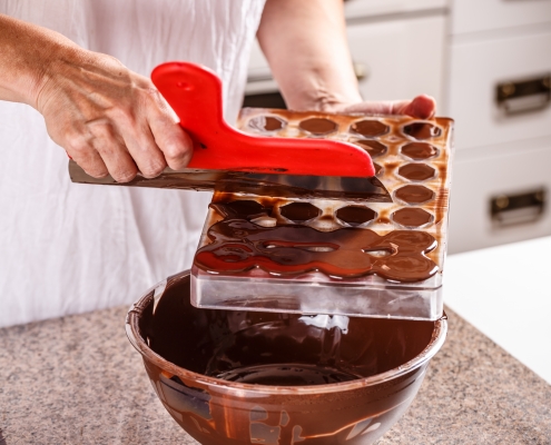 Making chocolate candies in mold